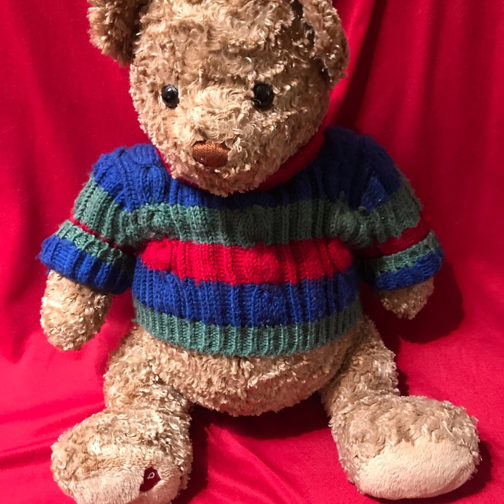 GUND BLOOMINGDALES ready bear wearing sweater. super plush, a cutie